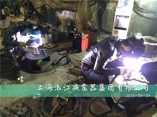 DN150不锈钢波纹补偿器加班生产现场实拍 DN150不锈钢波纹补偿器