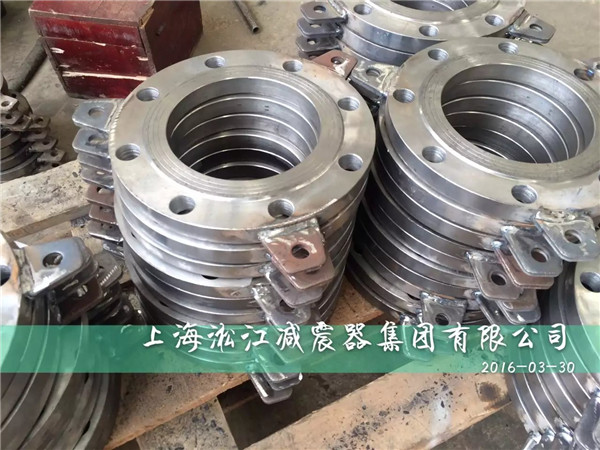 DN150不锈钢波纹补偿器加班生产现场实拍 DN150不锈钢波纹补偿器