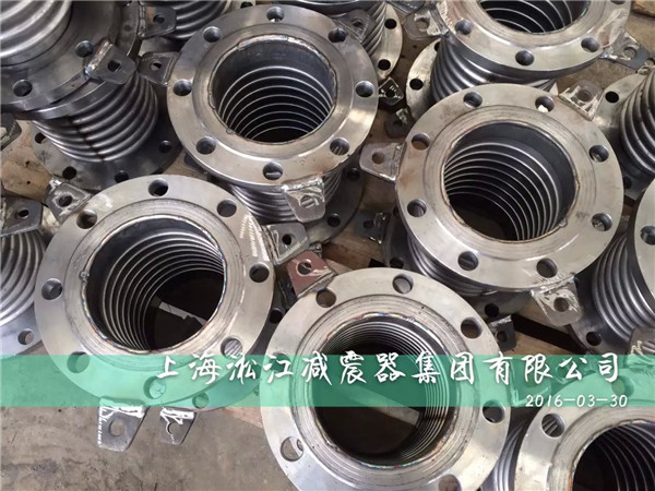 DN150不锈钢波纹补偿器加班生产现场实拍 DN150不锈钢波纹补偿器