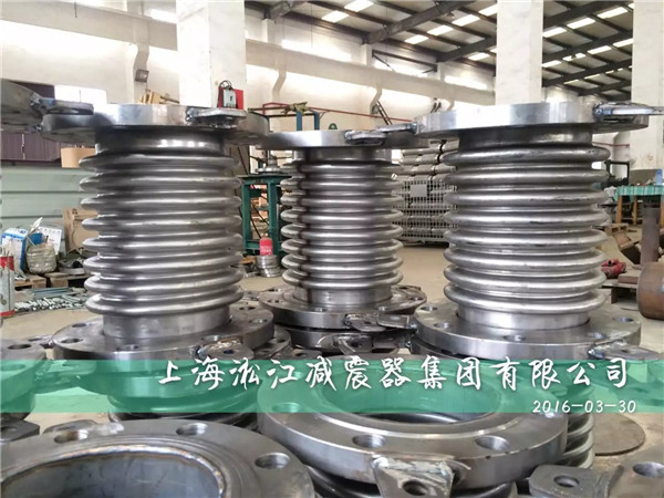 DN150不锈钢波纹补偿器加班生产现场实拍 DN150不锈钢波纹补偿器