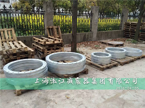 常州客户定做的热镀锌法兰橡胶软接头到货 橡胶软接头,热镀锌法兰橡胶软接头,热镀锌法兰