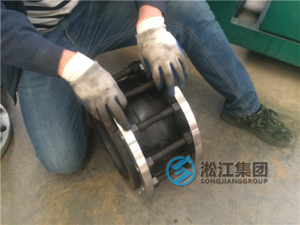 当你准备安装*标碳钢法兰橡胶接头时记得先掌握这几个技巧