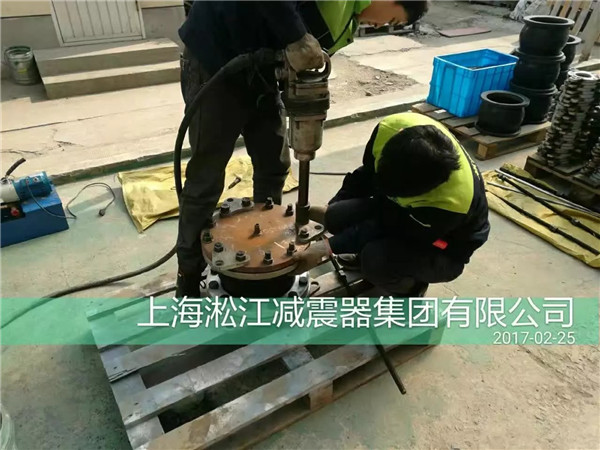管道中使用橡胶接头如何选择防腐的材料？