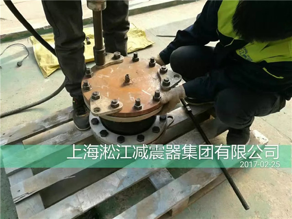 管道中使用橡胶接头如何选择防腐的材料？
